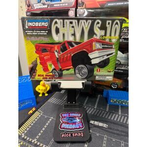 Lindberg 1/22 scale model kit Chevy S-10 Lowrider